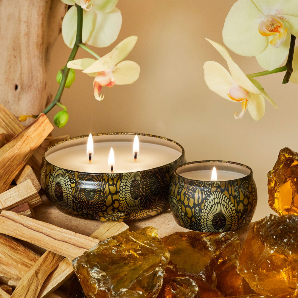 Voluspa Baltic Amber 3-Wick Tin Candle 40timer - 7 små rom - Med velvære
